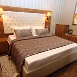 بوتيك مطعم غلوريا 4* تيرانا