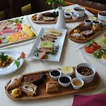 بوتيك مطعم غلوريا فندق 4*