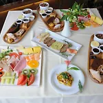 بوتيك مطعم غلوريا فندق 4*