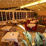 بوتيك مطعم غلوريا 4* تيرانا